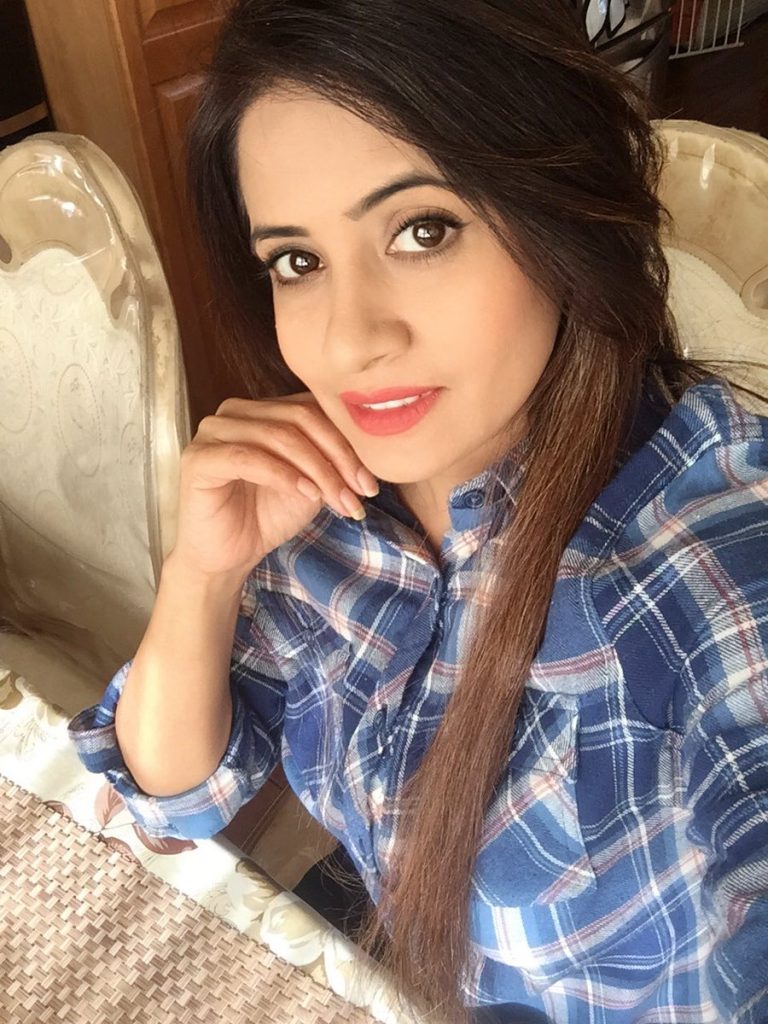 Miss Pooja Age, Height,Net Worth & Bio - CelebrityHow